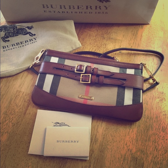 Burberry Handbags - Burberry Peyton Crossbody Purse