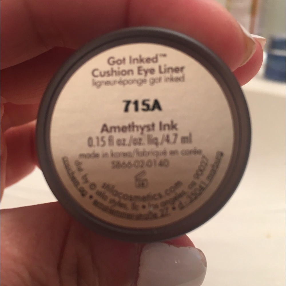 Stilla eye make up - Picture 2 of 3