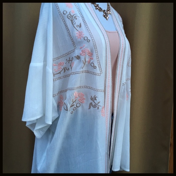 Embroidered Kimono - Picture 3 of 4