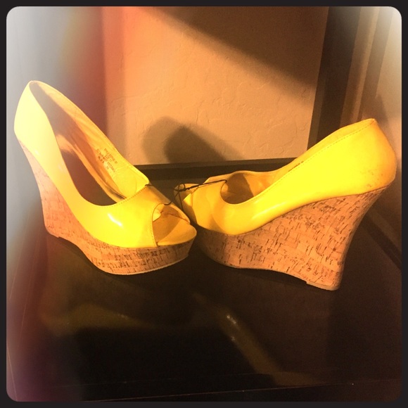 Fun Yellow wedges!!!👠💄💋