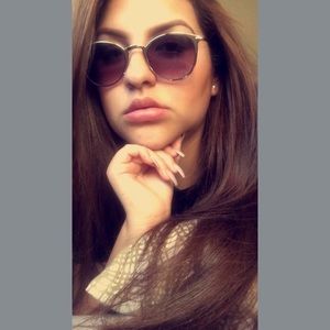 Meet your Posher, Odalys