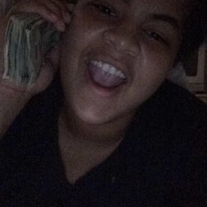 Meet your Posher, Dominique