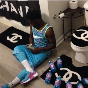 Meet your Posher, Larry