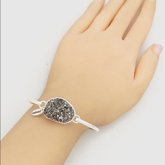 Grey faux Druzy silver bracelet - Picture 2 of 2