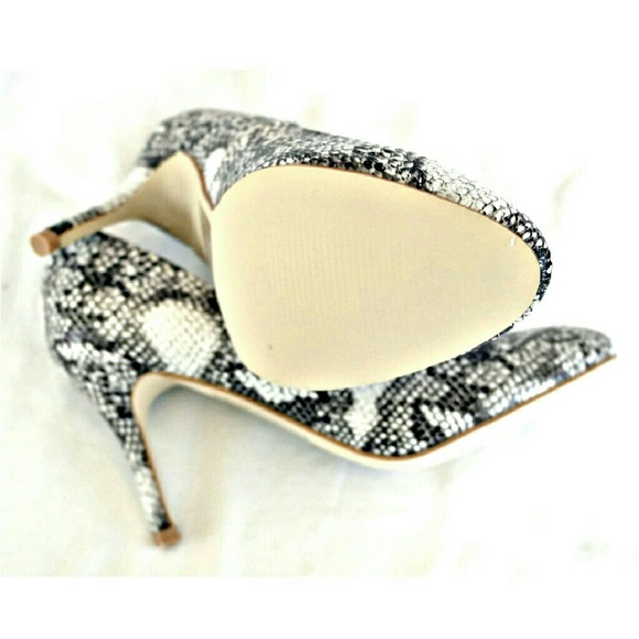 ☆HP☆ Trendy Animal Snake Print Basic Career Heels - Picture 3 of 6