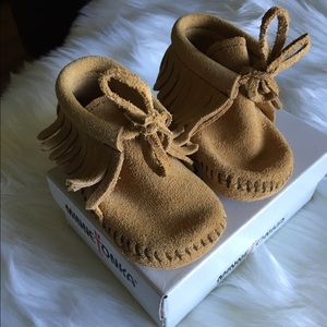 Minnetonka infant booties NIB, size 1, tan