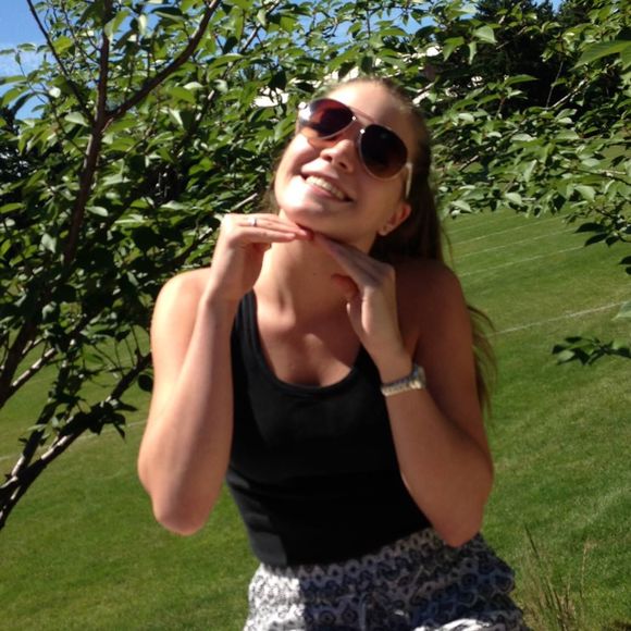 Meet your Posher, Alyssa - Picture 1 of 1