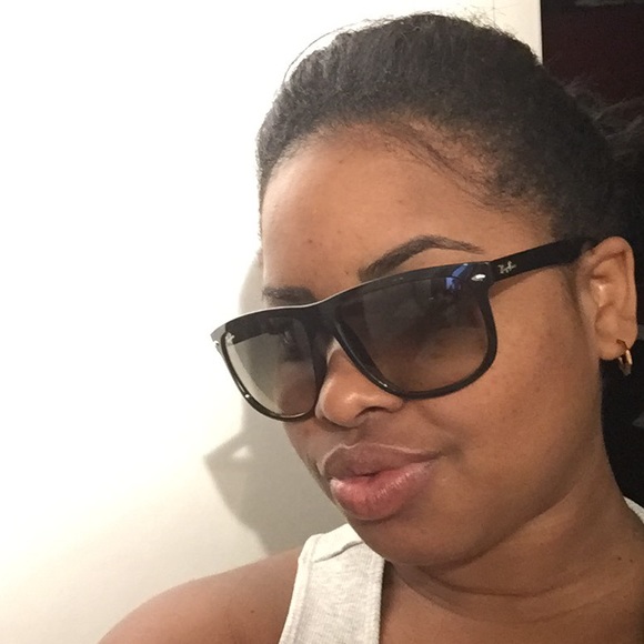 Meet your Posher, Nelida - Picture 1 of 1