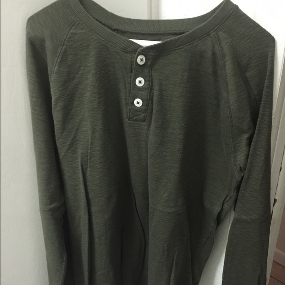 Men's Henley long sleeve shirt NWOT