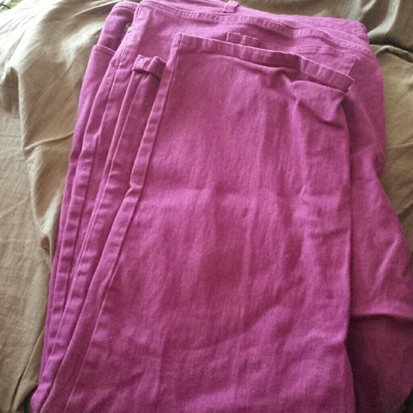 Denim 24/7 like new boysenberry jeans