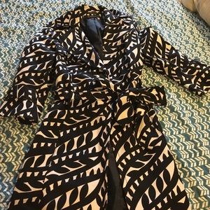 Like new Nine West trench 3/4 sleeve size L