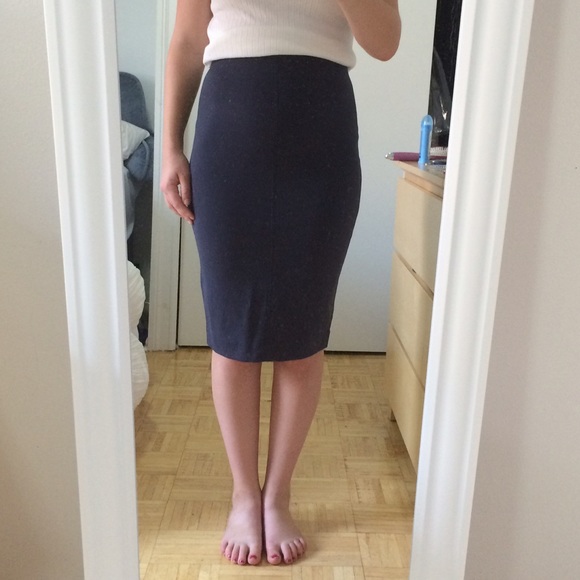 NEW Aritzia skirt with slight stretch, no tags