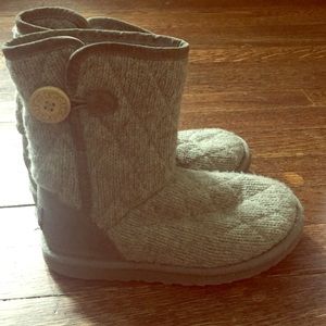 Authentic Ugg boots! Grey knit one button size 6.