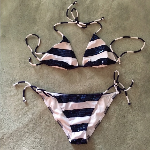 VS string bikini