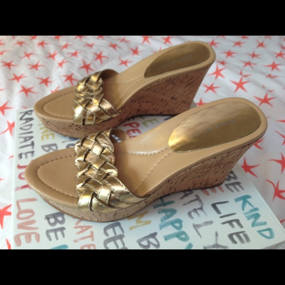 Nine West Wedge Sandals Gold 6.5