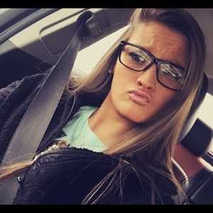 Meet your Posher, Brooke