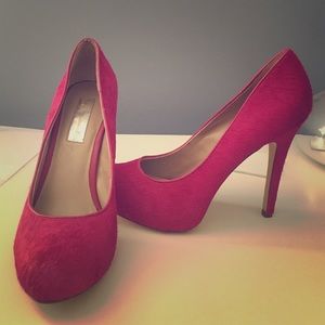 Size 8 hot pink ICN pumps