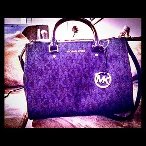 SOLD: Blk Michael Kors medium w/ crossbody strap