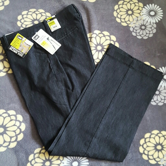 Lee  Natural Fit Straight Leg Denim