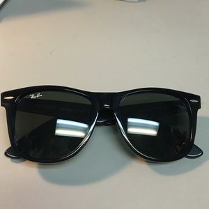 Ray-Ban Black Wayfarer (Green Classic/Large)