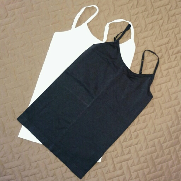 2 L.e.i. camisole bundle, one black, one white