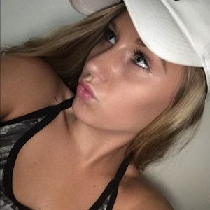 Meet your Posher, Abbey