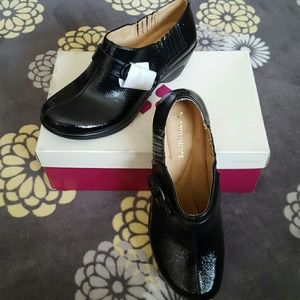 Naturalizer Closed -In Mule