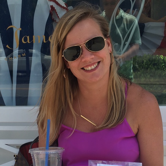 Meet your Posher, Laura - Picture 1 of 1