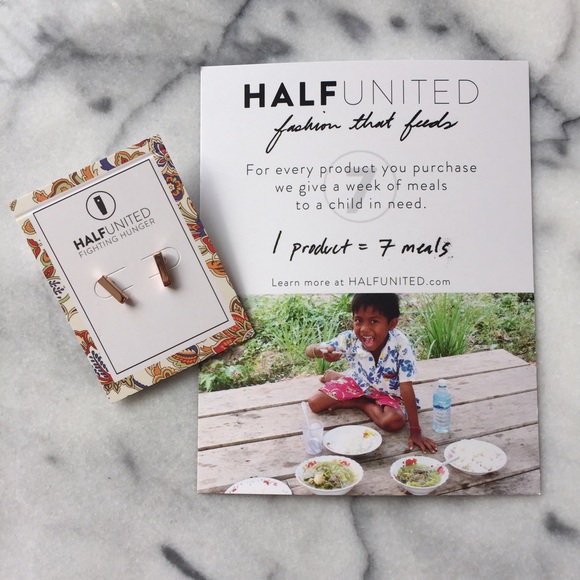 ✨HP x2✨ Rae Earrings {Rose Gold} - Picture 4 of 4