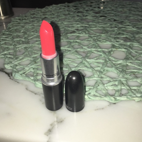 MAC DREAMING DAHLIA LUSTRE LIPSTICK