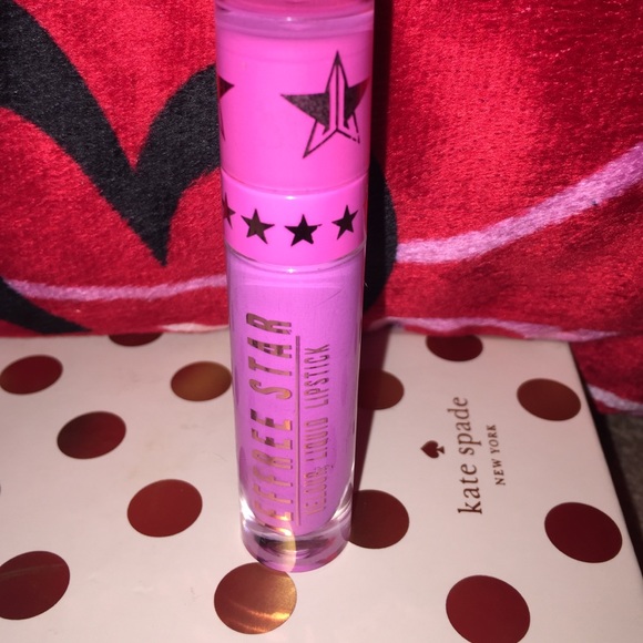 ⭐️JeffreeStar Velour lipstick *Queen Supreme*