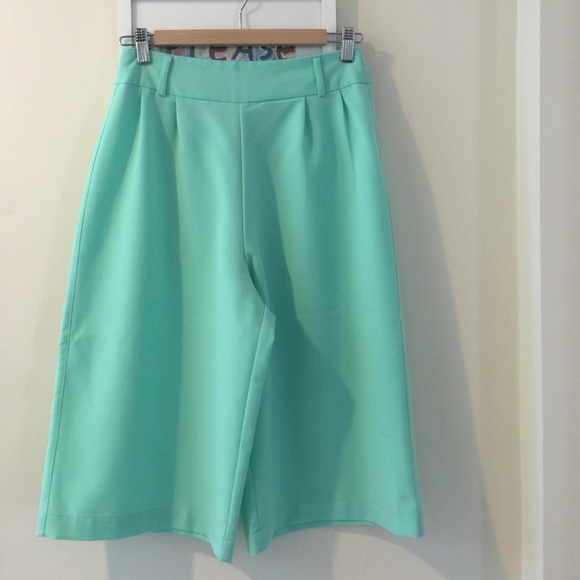Mid high waisted pants