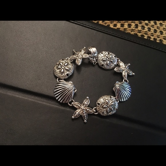 Seashell bracelet - Picture 1 of 3
