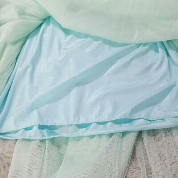 Woman's skirt - Picture 2 of 3