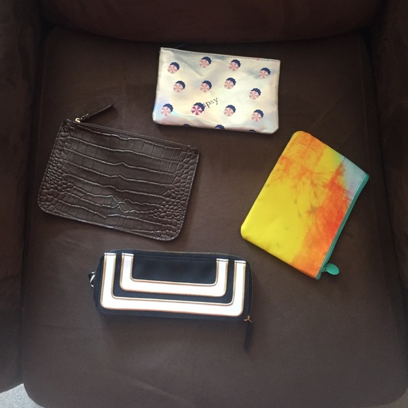 Makeup bag bundle!