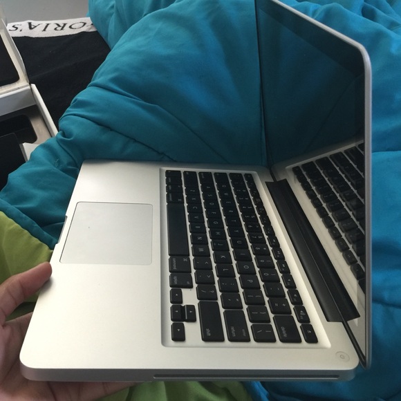 MacBook - Picture 2 of 4