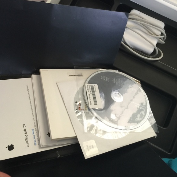 MacBook - Picture 3 of 4