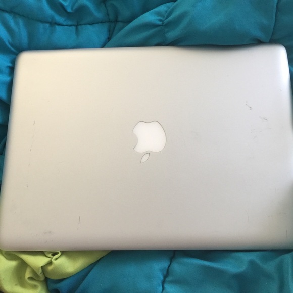 MacBook - Picture 4 of 4