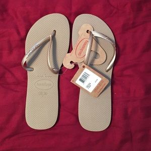 NWT Havaianas flip flops!!