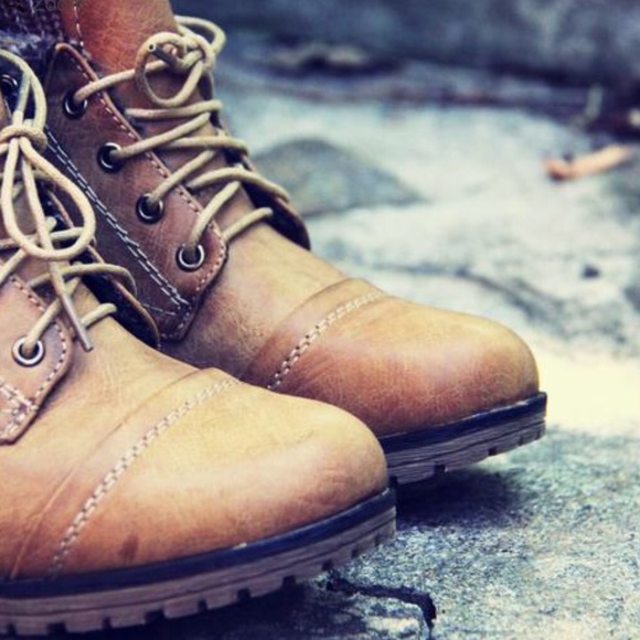 Tan sweater collar lace up boots - Picture 2 of 4