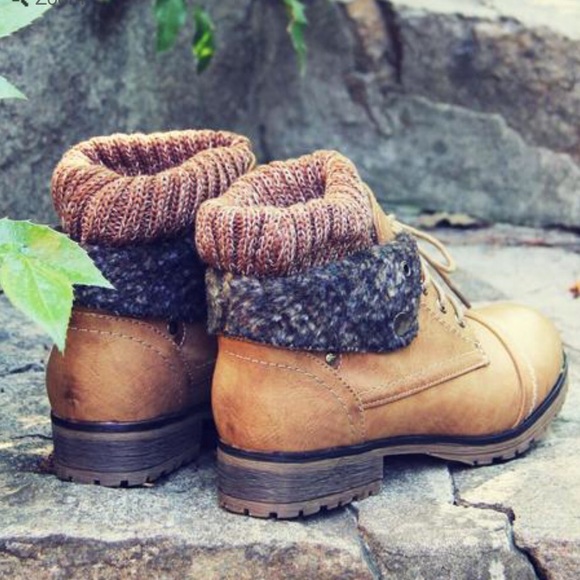Tan sweater collar lace up boots - Picture 3 of 4