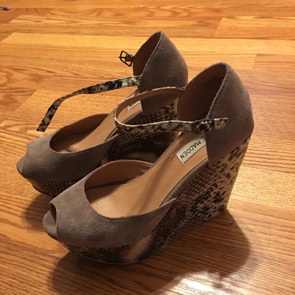 Steve Madden snake skin heels - Picture 2 of 2