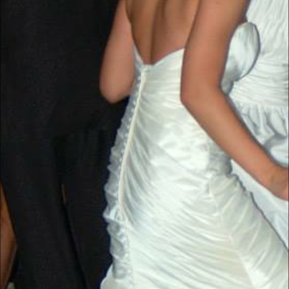 White trumpet Wedding Gown - Picture 3 of 4