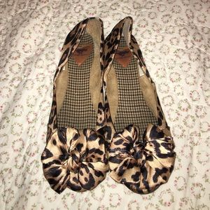 Super cute leopard flats!