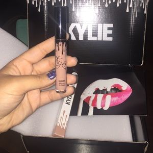 KYLIE JENNER LIPKIT: