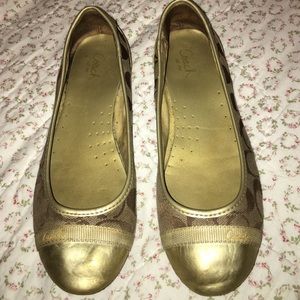 Super cute coach flats!