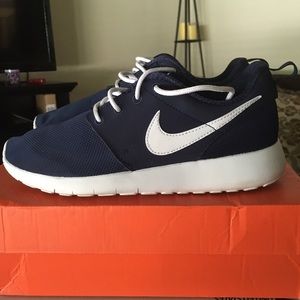 Women's Navy Blue Nike Roshes