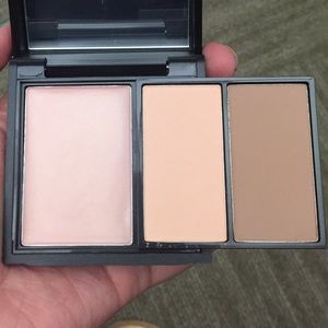 NIB MAC Contour Kit in Medium