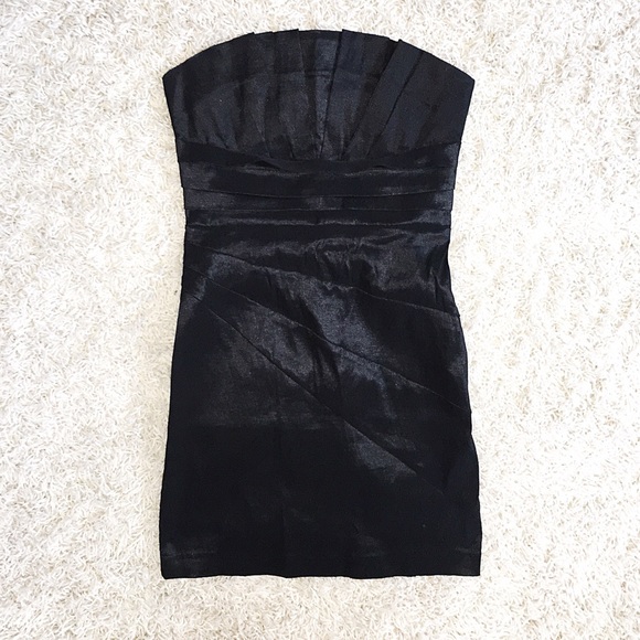 Daisy Strapless Fan Dress - Picture 2 of 5