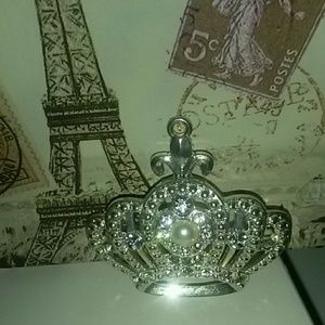 Crown pin (costume jewel) FREE WITH $20 purchase